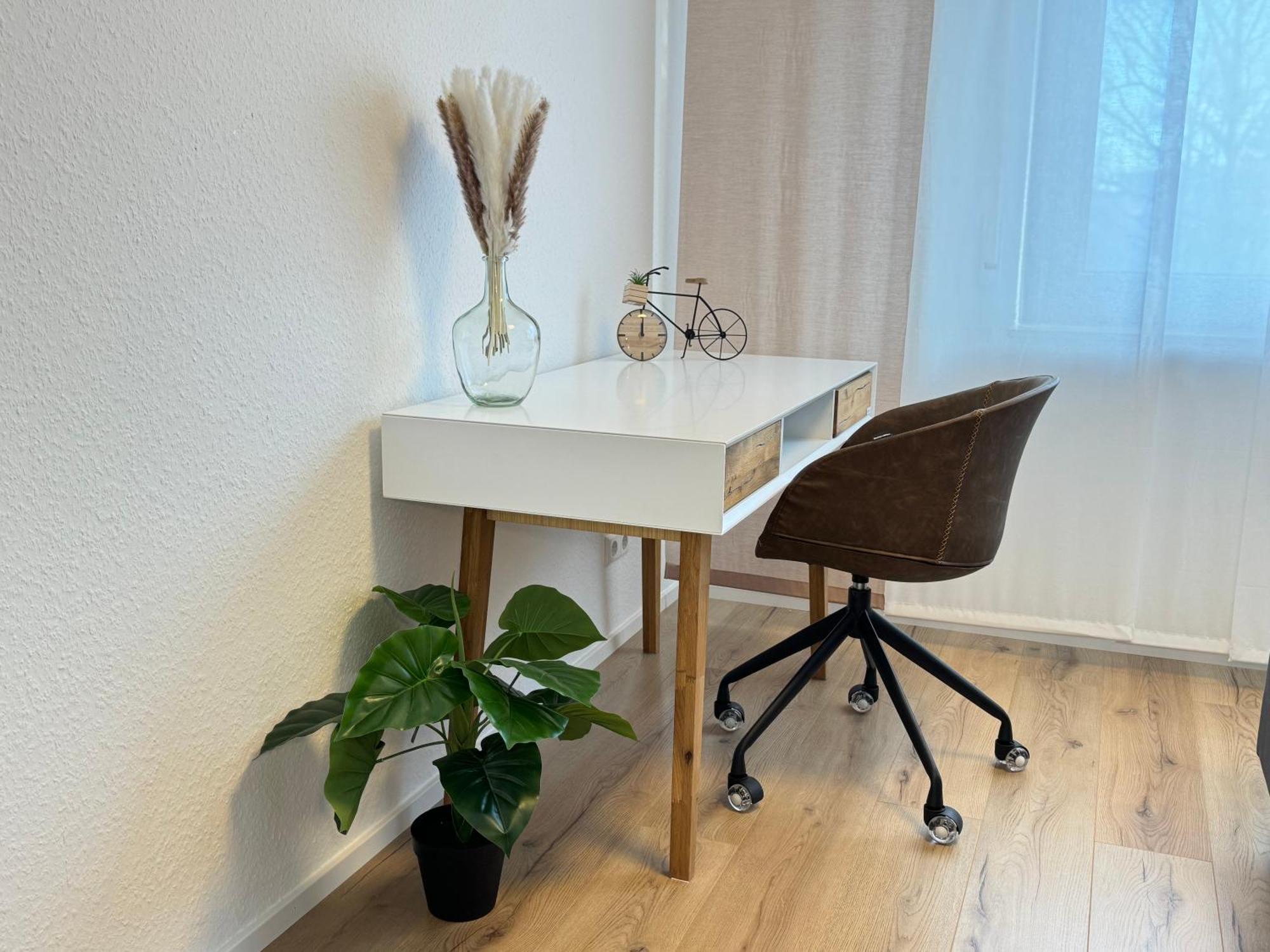 3 Zimmer Apartment, 90 Qm, Ruhig Und Zentrumsnah, Max 6 Pers, 15 Qm Balkon , Private Garage, Internet 1000 Mbit Зинделфинген Екстериор снимка