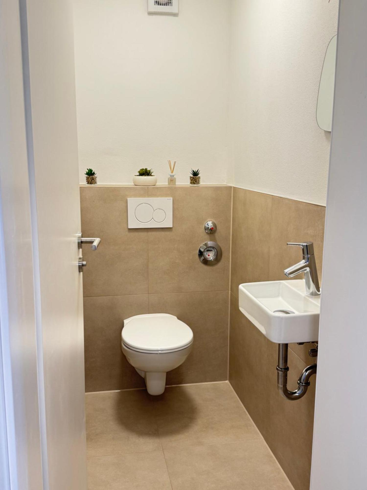 3 Zimmer Apartment, 90 Qm, Ruhig Und Zentrumsnah, Max 6 Pers, 15 Qm Balkon , Private Garage, Internet 1000 Mbit Зинделфинген Екстериор снимка